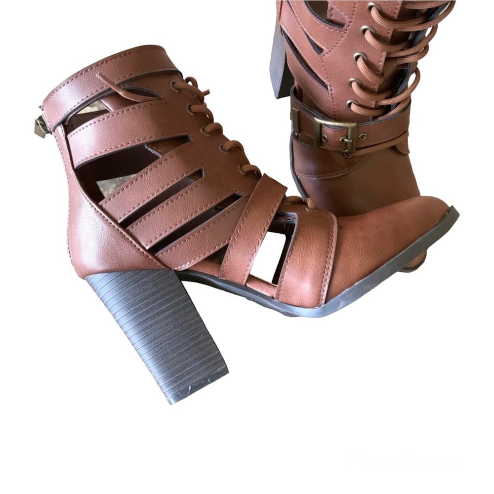 Cut-Out Lace Up Heeled Ankle Booties - Picture 4 of 12